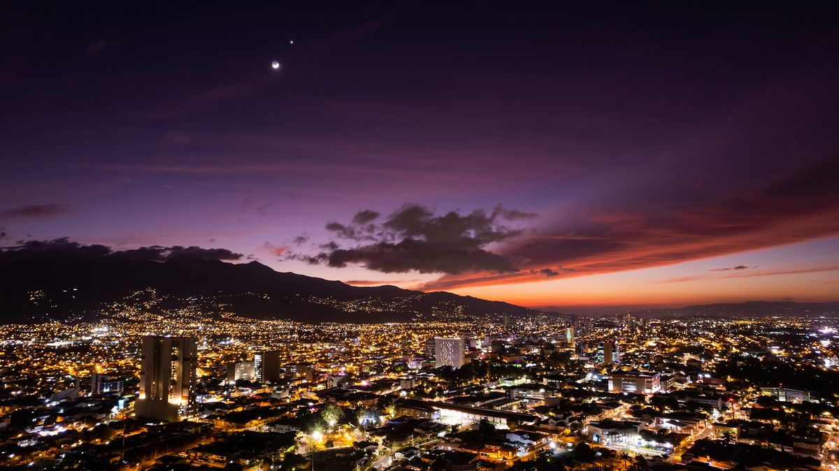 San José at dusk, seen from above
